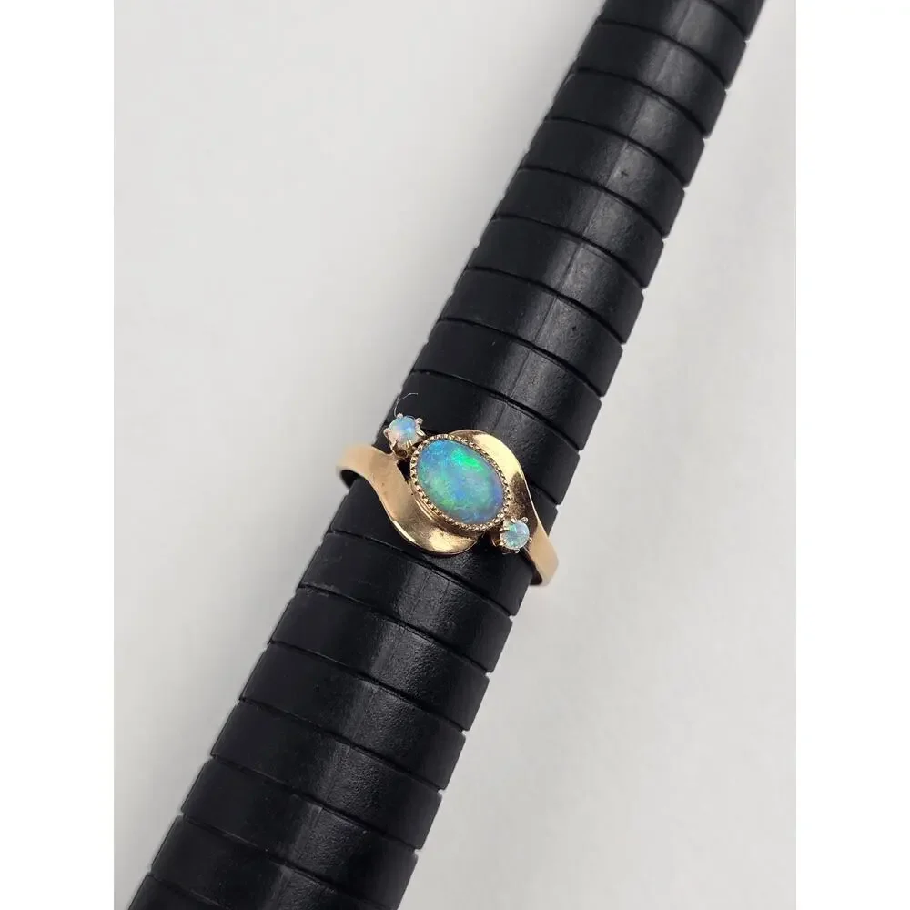 Vintage 10k Yellow Gold Women's Oval Opal Ring w/ 2 round size stones Size 7